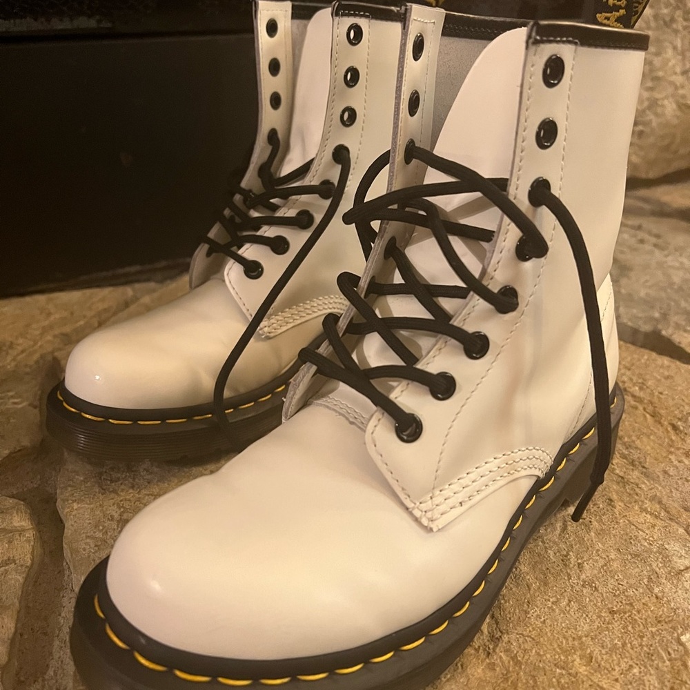 size 8 doc martin 1460 lace up (women’s)